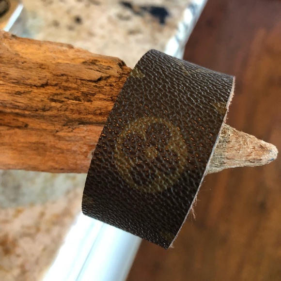 Coin cuff - Picture 2 of 8